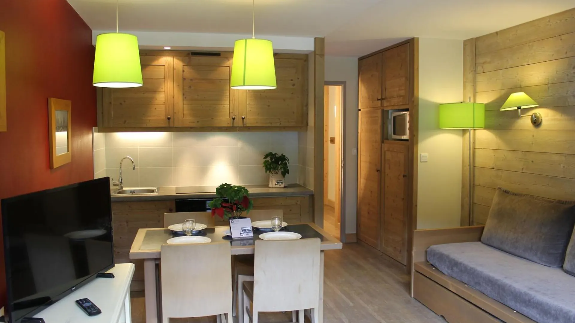 Residence Christiana 406 Cles Blanches Courchevel La Tania Apartment